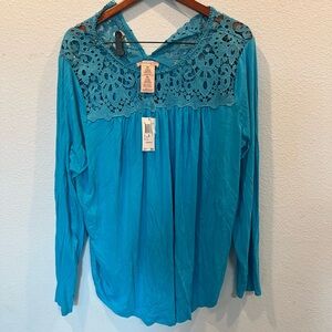 Gorgeous crochet lace‎ top. NWT. Bright blue. Rayon Span blend. Long sleeves.